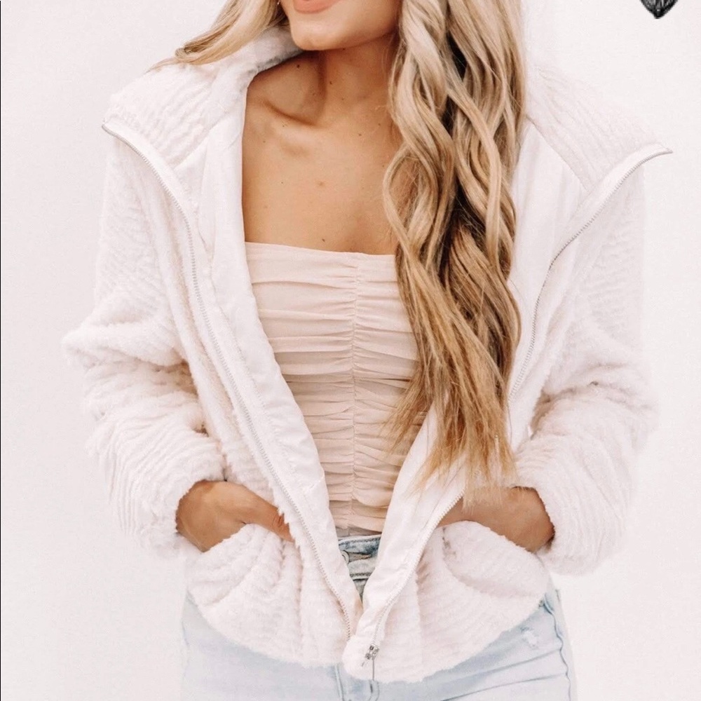 Peach Faux Fur Jacket NEW!! size Medium